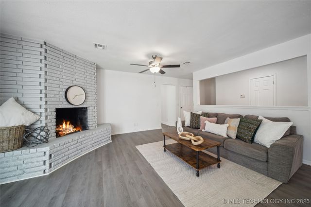 4307 S Hickory Place, Broken Arrow, OK 74011