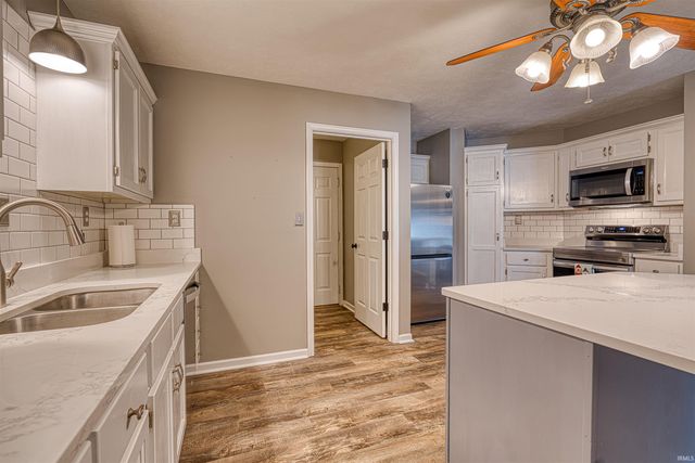 213 Westbriar Boulevard, Newburgh, IN 47630