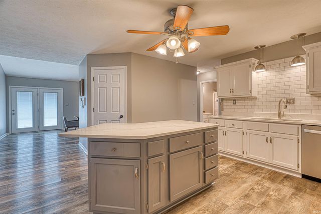 213 Westbriar Boulevard, Newburgh, IN 47630