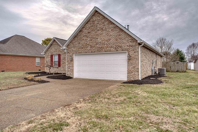 213 Westbriar Boulevard, Newburgh, IN 47630