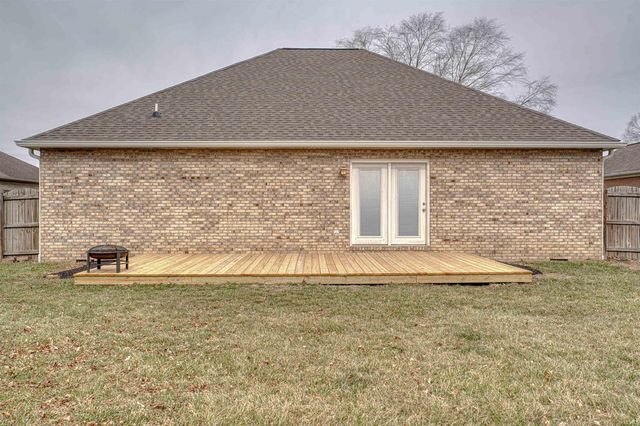 213 Westbriar Boulevard, Newburgh, IN 47630