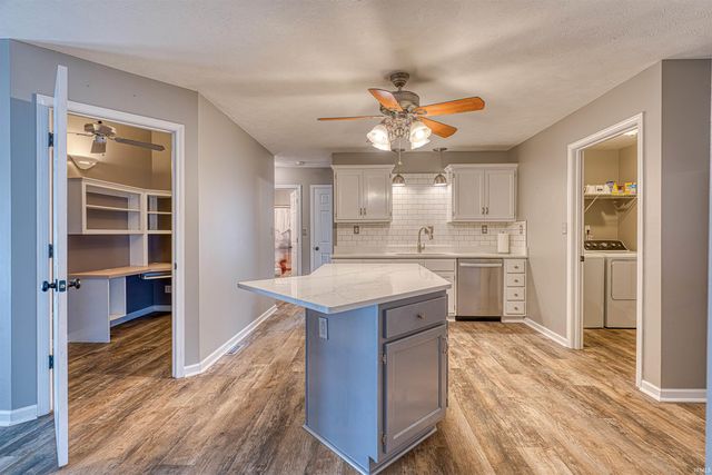 213 Westbriar Boulevard, Newburgh, IN 47630