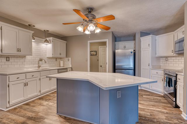 213 Westbriar Boulevard, Newburgh, IN 47630