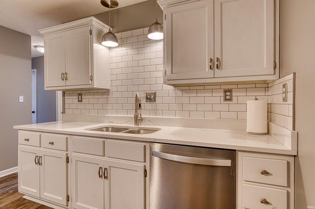 213 Westbriar Boulevard, Newburgh, IN 47630