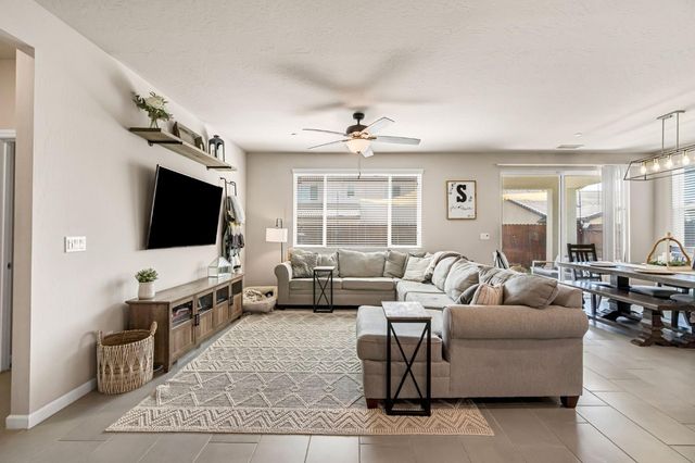 4158 Buckingham Avenue, Clovis, CA 93619