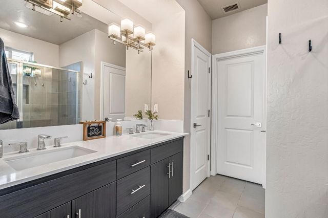 4158 Buckingham Avenue, Clovis, CA 93619