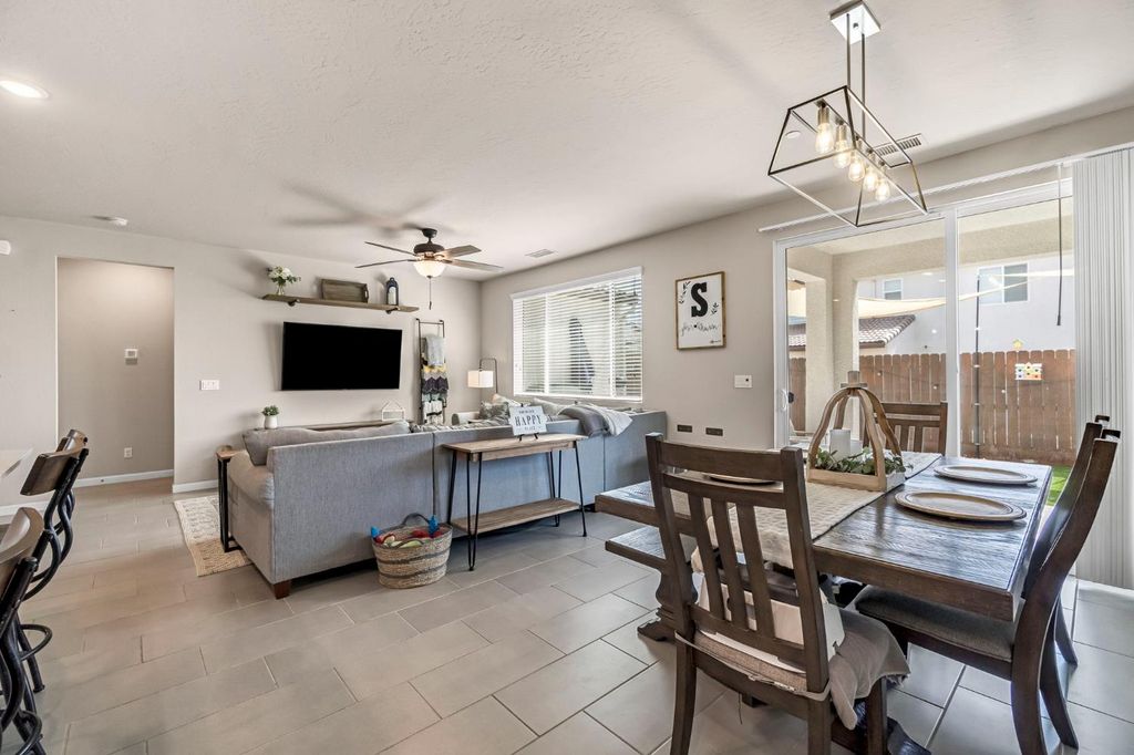 Image 15 of property listing at 4158 Buckingham Avenue, Clovis, CA 93619