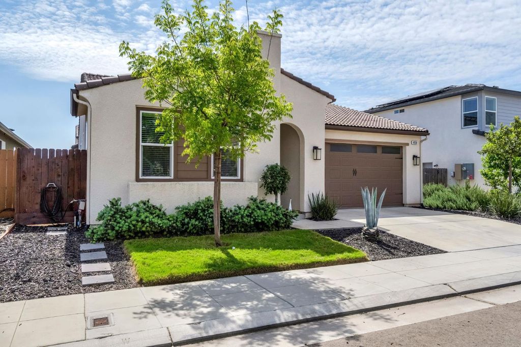 Image 3 of property listing at 4158 Buckingham Avenue, Clovis, CA 93619