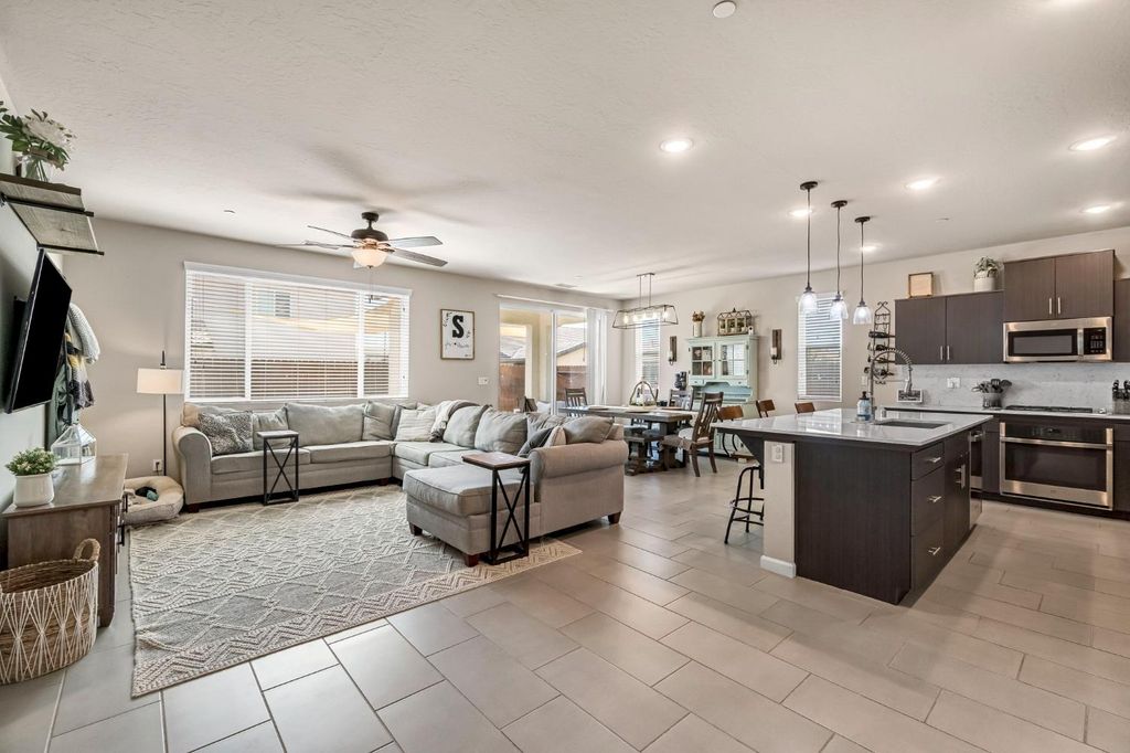 Image 9 of property listing at 4158 Buckingham Avenue, Clovis, CA 93619