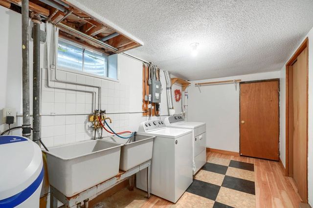 11256 Arrowhead Street NW, Coon Rapids, MN 55433