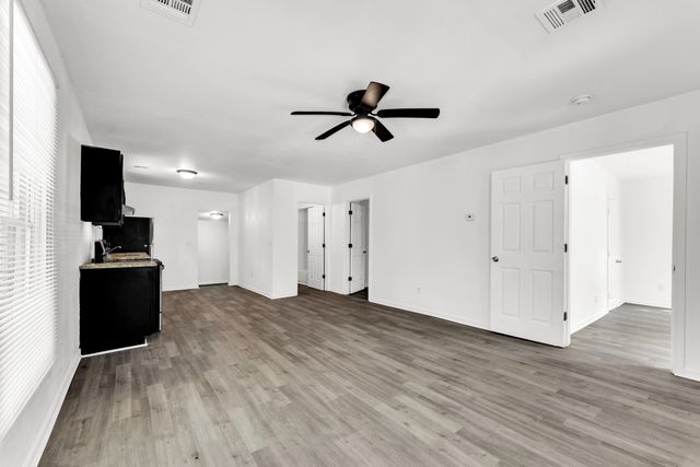 827 E Garfield Street, Springfield, MO 65803