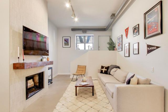 1323 W BELDEN Avenue E1, Chicago, IL 60614