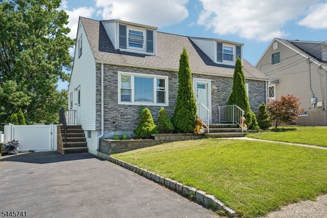 64 16Th Ave, Elmwood Park Boro, NJ 07407