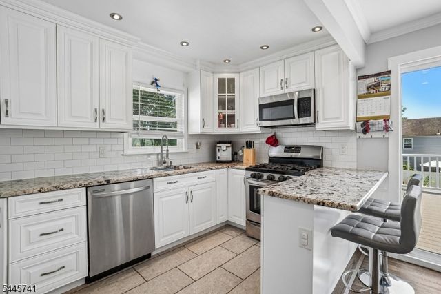64 16Th Ave, Elmwood Park Boro, NJ 07407