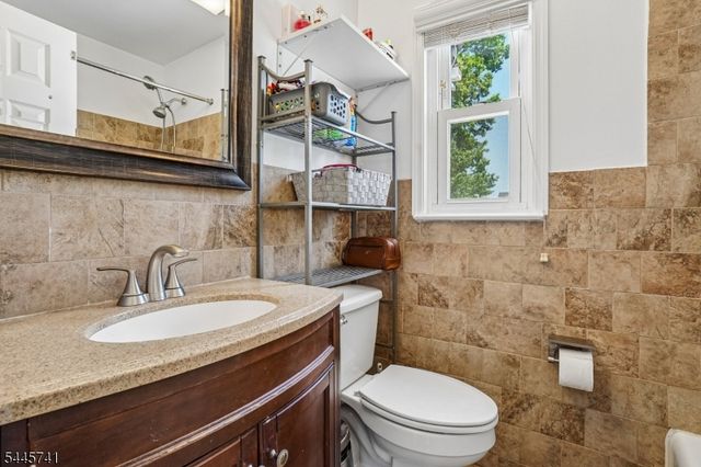 64 16Th Ave, Elmwood Park Boro, NJ 07407