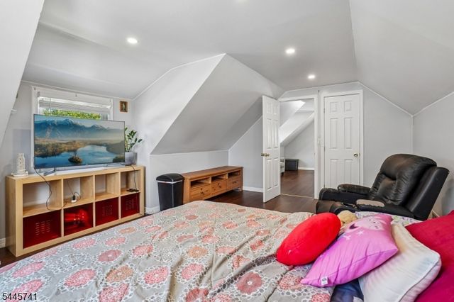 64 16Th Ave, Elmwood Park Boro, NJ 07407
