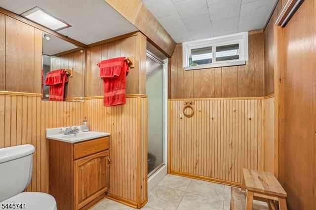 64 16Th Ave, Elmwood Park Boro, NJ 07407