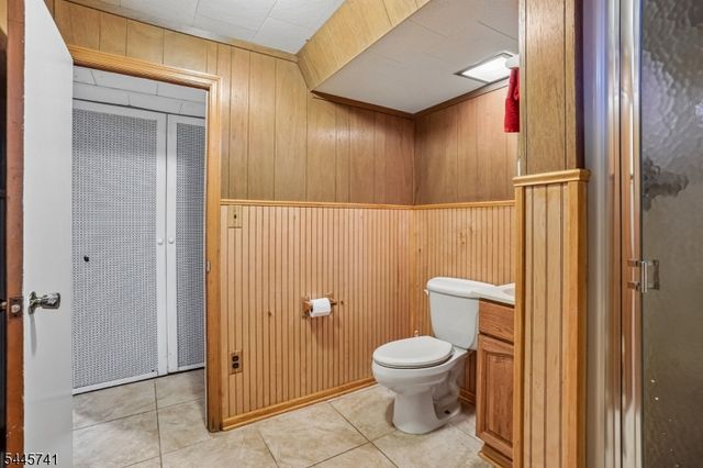 64 16Th Ave, Elmwood Park Boro, NJ 07407