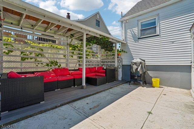 64 16Th Ave, Elmwood Park Boro, NJ 07407