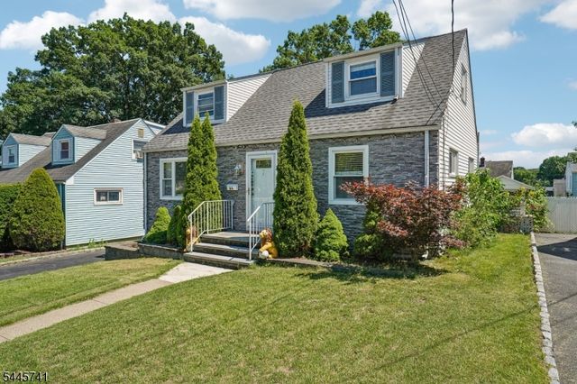 64 16Th Ave, Elmwood Park Boro, NJ 07407