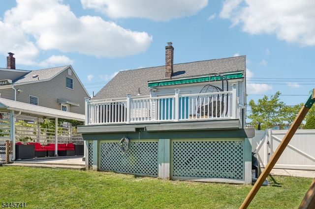 64 16Th Ave, Elmwood Park Boro, NJ 07407