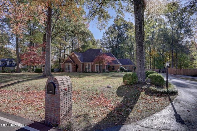8500 E Cedar Lake Drive, Walls, MS 38680