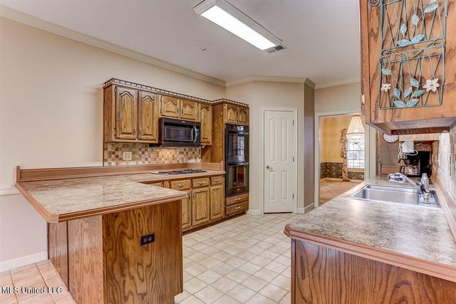 8500 E Cedar Lake Drive, Walls, MS 38680