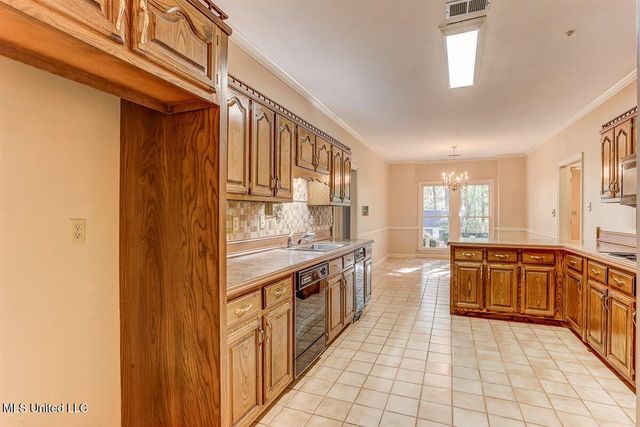 8500 E Cedar Lake Drive, Walls, MS 38680