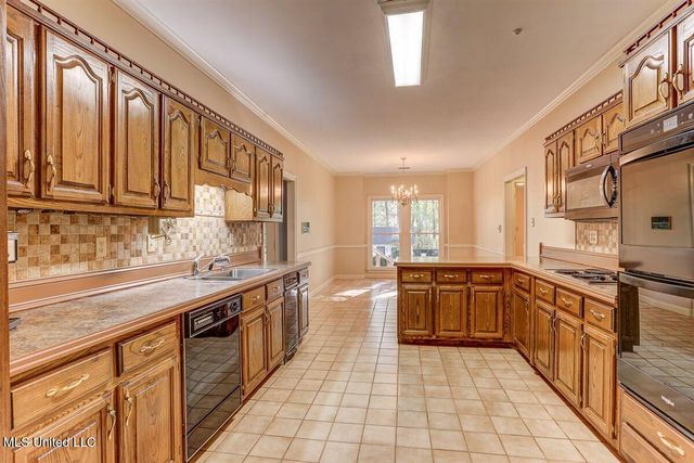 8500 E Cedar Lake Drive, Walls, MS 38680