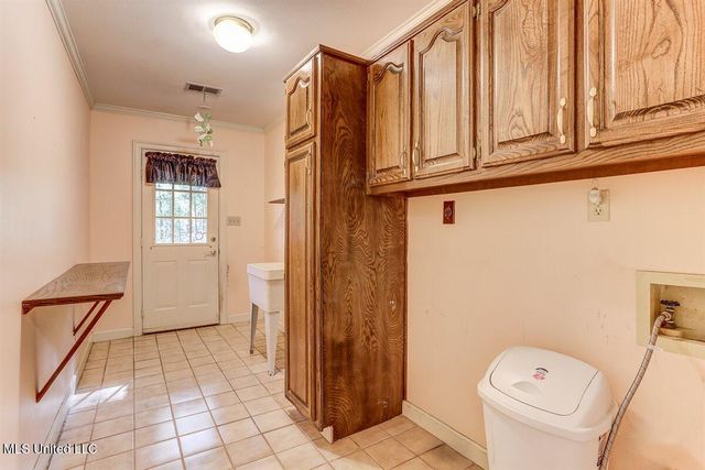 8500 E Cedar Lake Drive, Walls, MS 38680