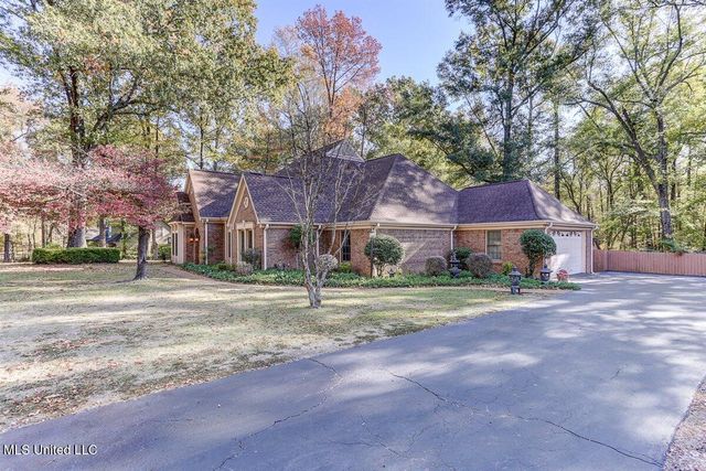 8500 E Cedar Lake Drive, Walls, MS 38680