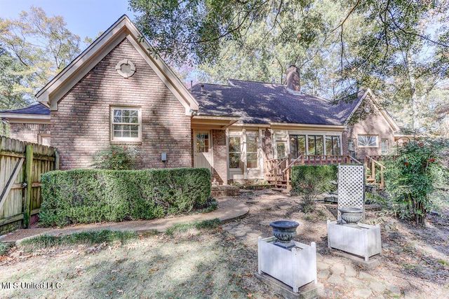 8500 E Cedar Lake Drive, Walls, MS 38680