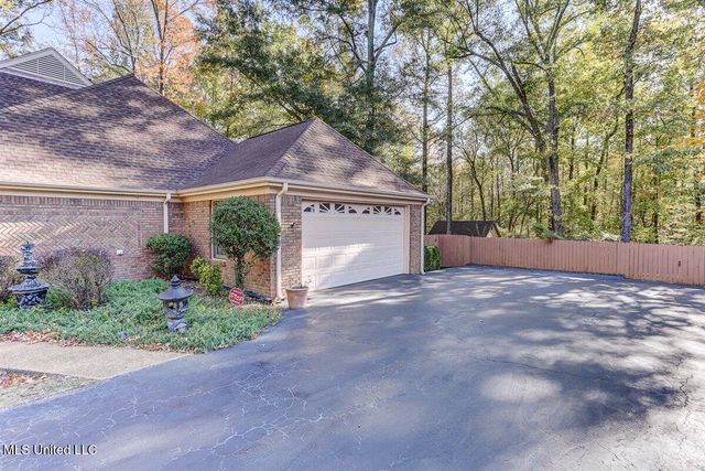 8500 E Cedar Lake Drive, Walls, MS 38680