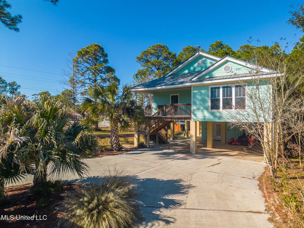 4 Castle Street, Pass Christian, MS 39571