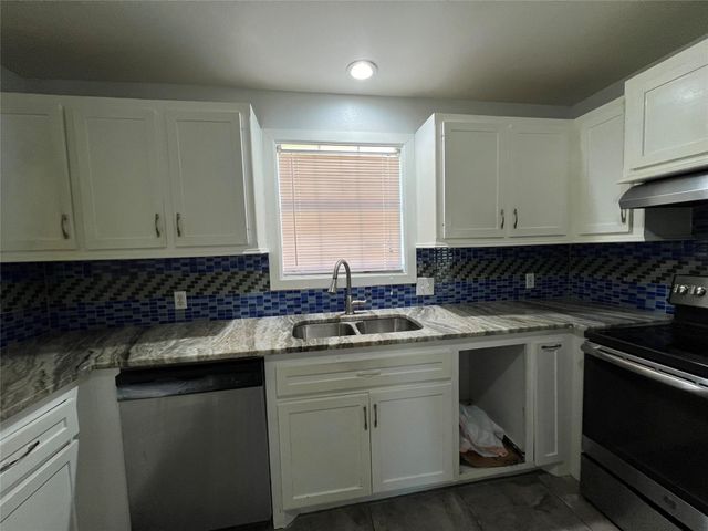 553 Roanoke St Drive, Conroe, TX 77302