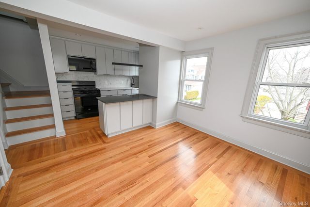 29 Everett Street, Lynbrook, NY 11563