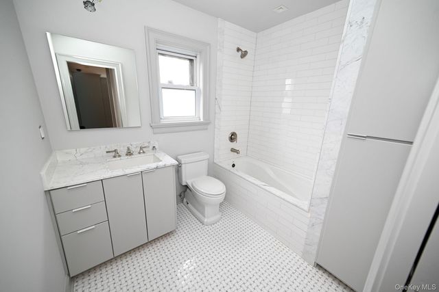 29 Everett Street, Lynbrook, NY 11563