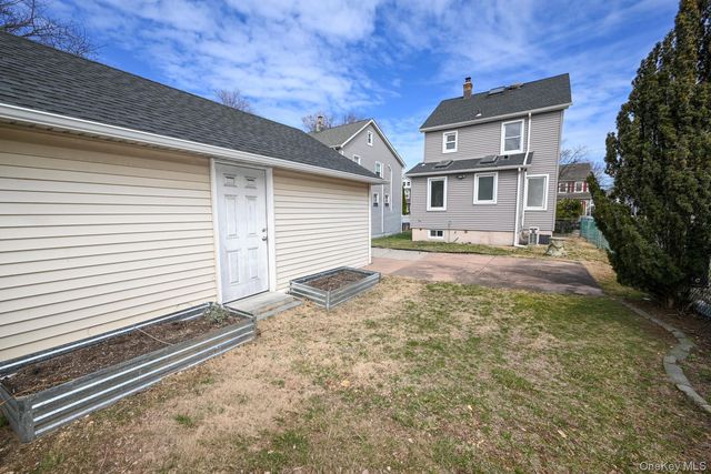 29 Everett Street, Lynbrook, NY 11563