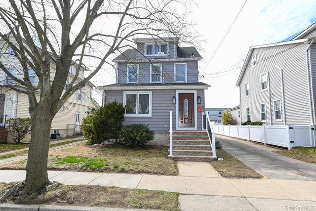 29 Everett Street, Lynbrook, NY 11563