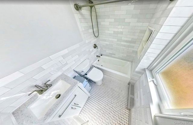 29 Everett Street, Lynbrook, NY 11563