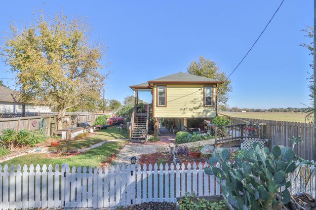 2616 Avenue H, Dickinson, TX 77539