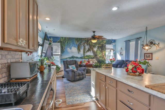 2616 Avenue H, Dickinson, TX 77539