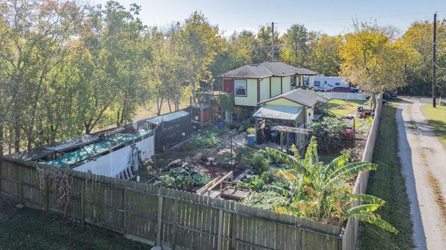 2616 Avenue H, Dickinson, TX 77539