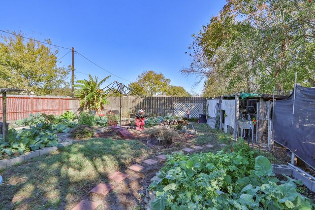 2616 Avenue H, Dickinson, TX 77539