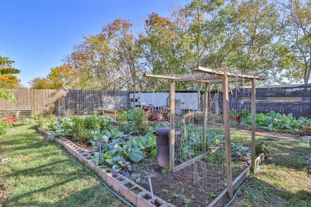 2616 Avenue H, Dickinson, TX 77539