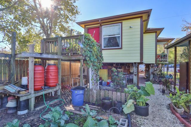 2616 Avenue H, Dickinson, TX 77539