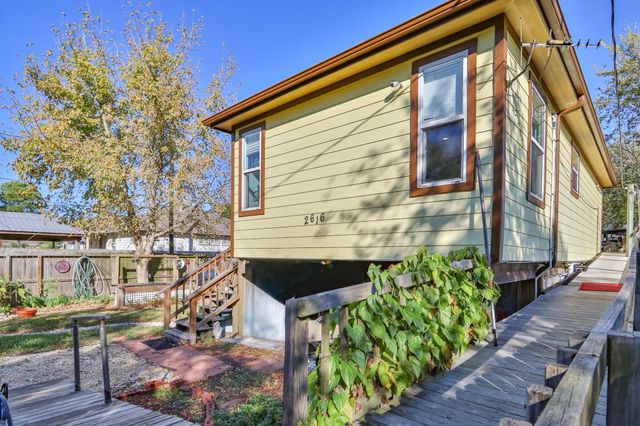 2616 Avenue H, Dickinson, TX 77539