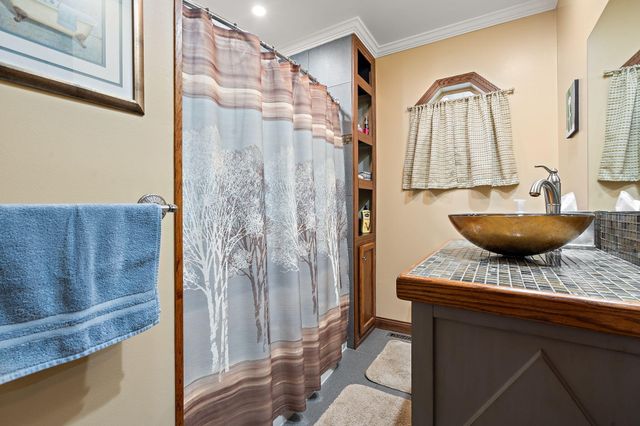 240 W Greenwood Avenue, Crown Point, IN 46307