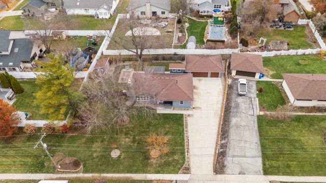 240 W Greenwood Avenue, Crown Point, IN 46307