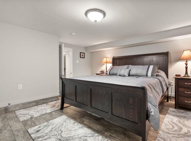 240 W Greenwood Avenue, Crown Point, IN 46307